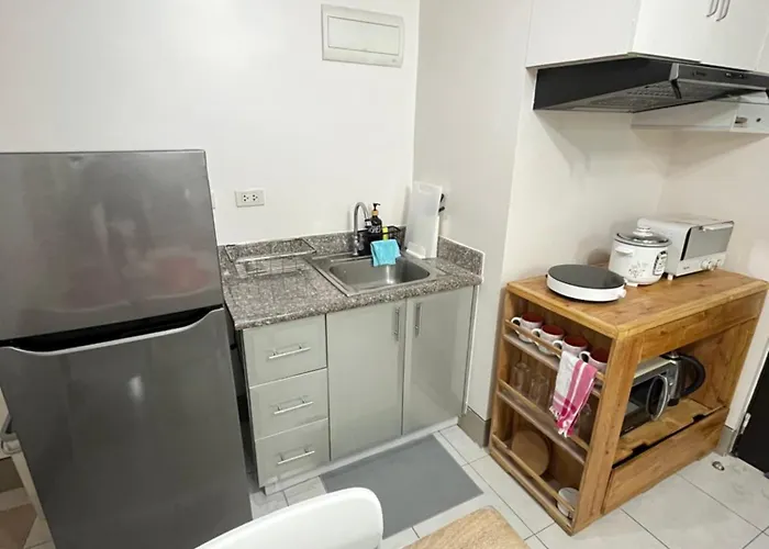 Family-friendly 2br Unit - Near To Everything Apartment