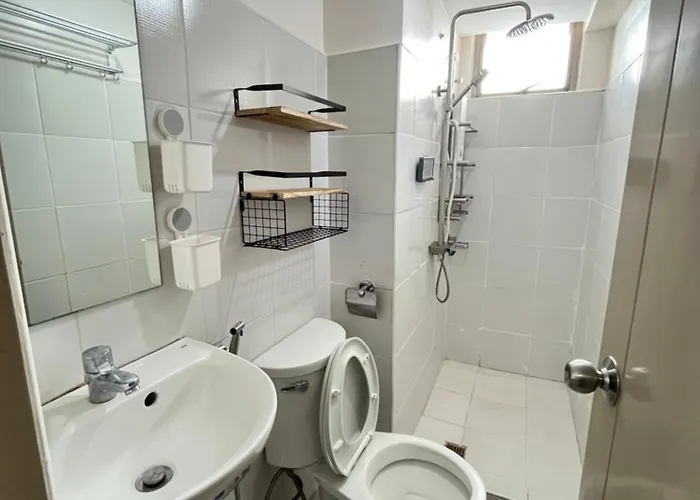 Family-friendly 2br Unit - Near To Everything Apartment *
