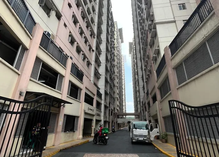 Family-friendly 2br Unit - Near To Everything Apartment Manila